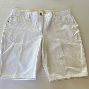 NWT Chico's Classic White Bermudas the ultimate fit